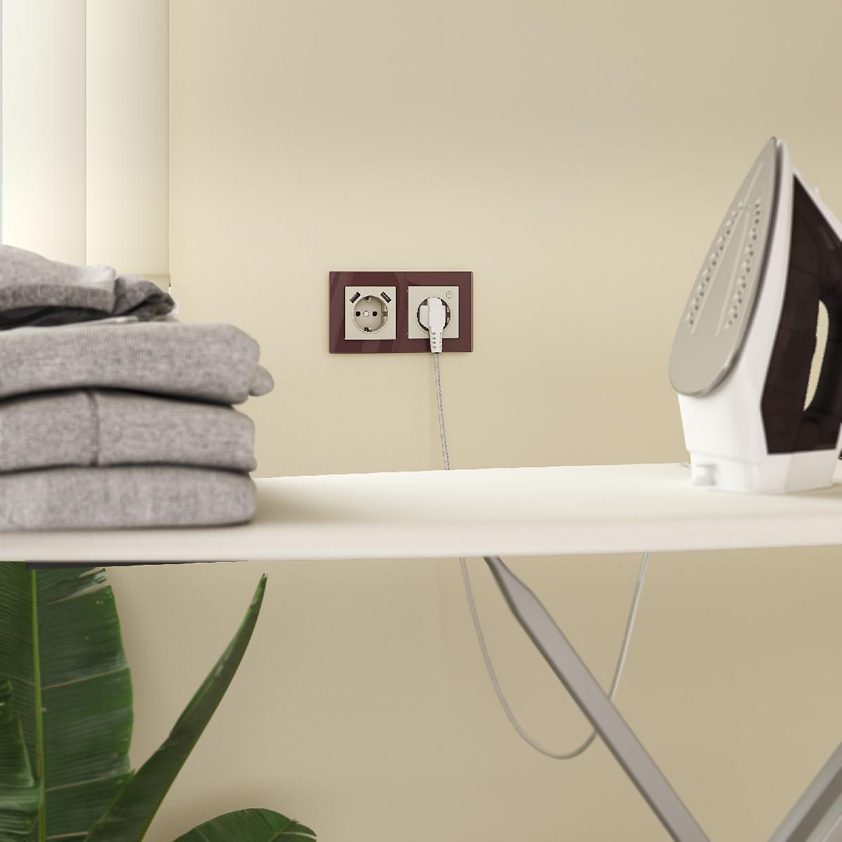 Умная встраиваемая розетка с заземлением с защитными шторками (слоновая кость) W1171603